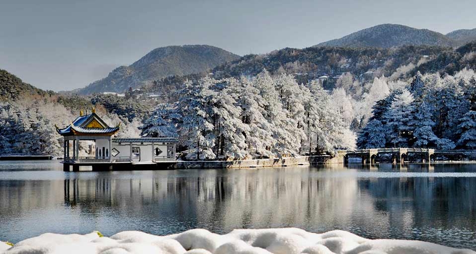 降雪后的庐山美景
