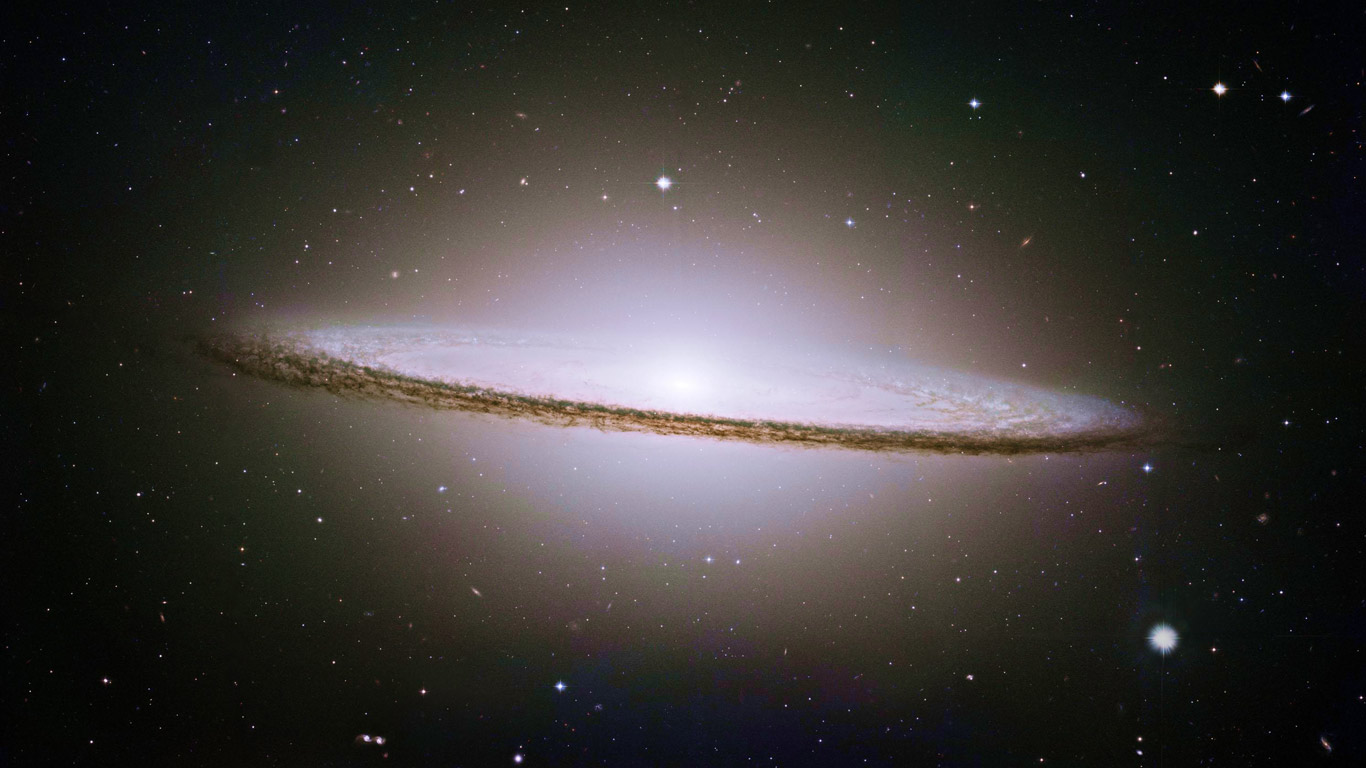 美国航空航天局哈勃太空望远镜中看到的草帽星