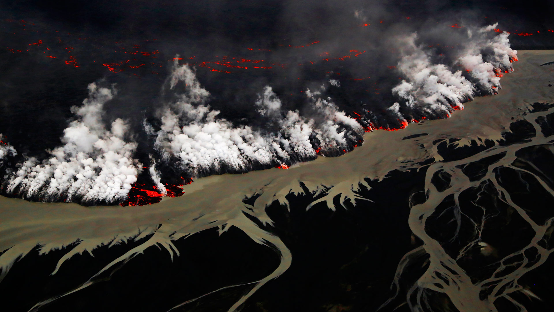 冰岛，胡勒汉火山喷发