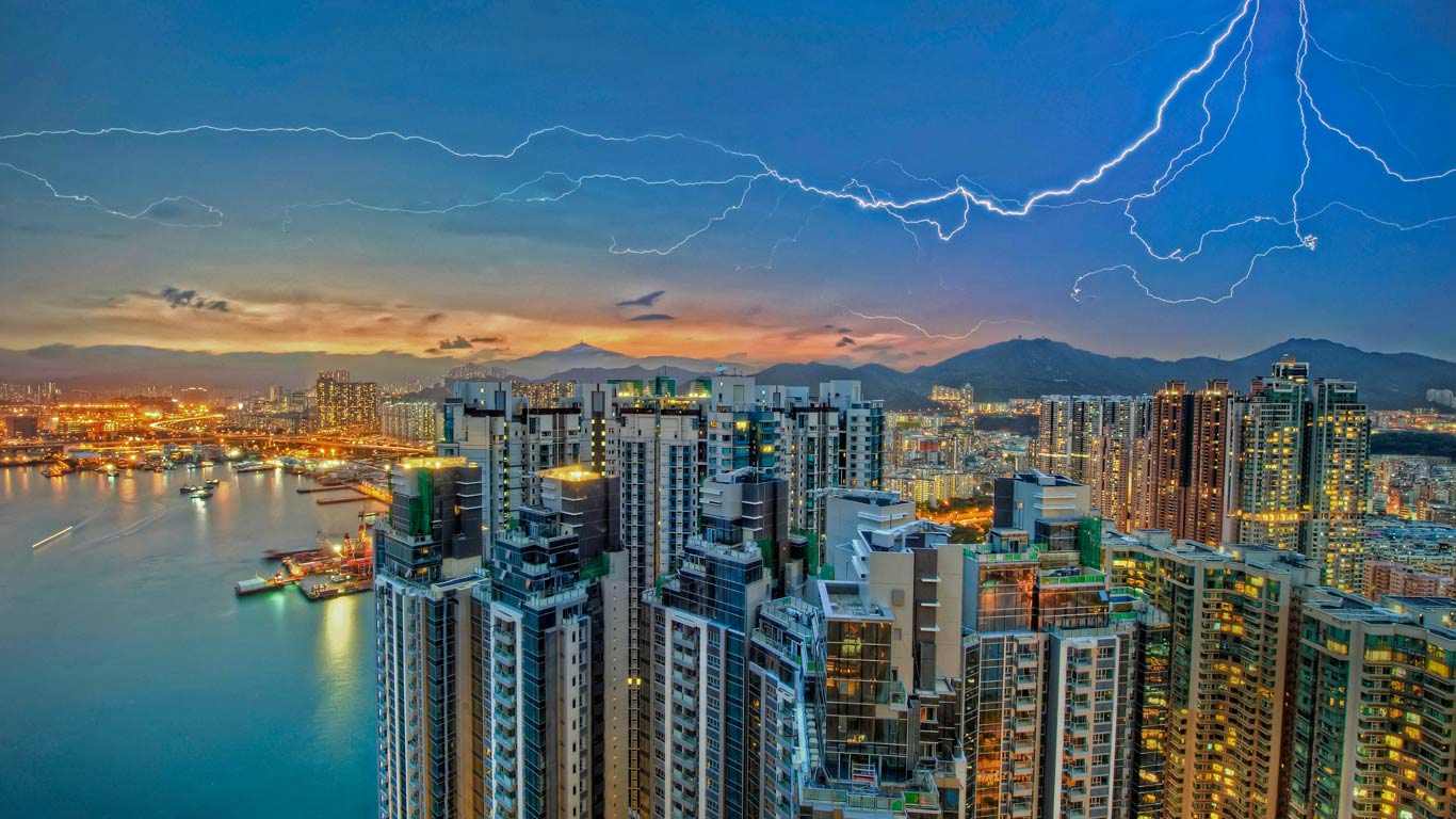 香港，电闪雷鸣中的九龙半岛