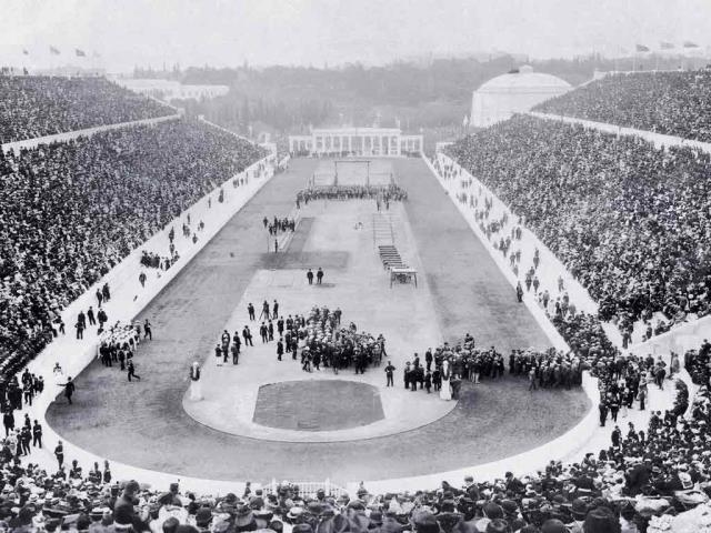 1896年雅典奥运会开幕式在希腊帕纳辛纳克体育场进行
