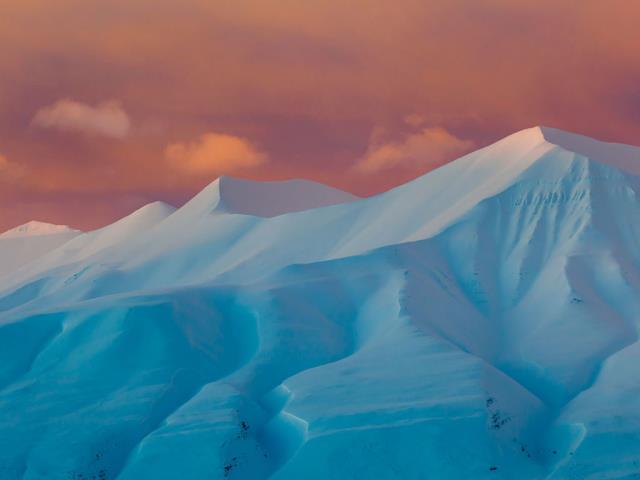 阿德温山谷的Hallwylfjellet山峰，挪威