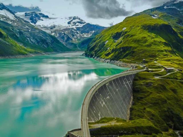 卡普伦附近的莫瑟博登水库和穆塞尔坝，奥地利