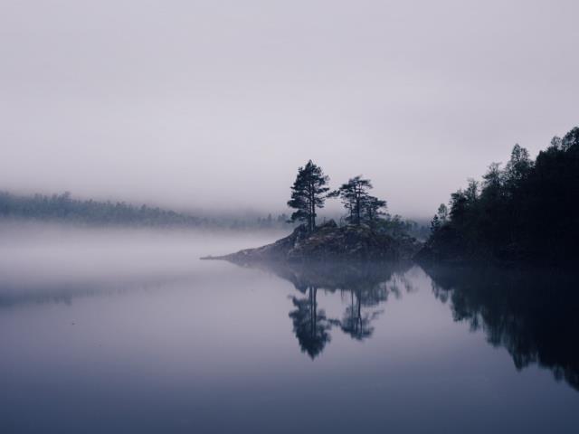 Ålvundeidet村附近的Innerdalsvatna湖，挪威