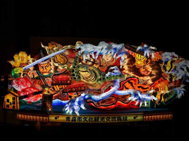 青森睡魔祭期间游行的彩车，日本青森市