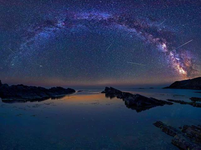 锡内莫雷茨村上空的英仙座流星雨，保加利亚