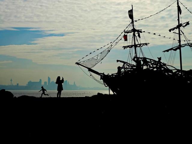 新布莱顿海滩的浮木海盗船，英国沃勒西