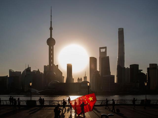 【今日国庆节】放国旗风筝的人，中国上海