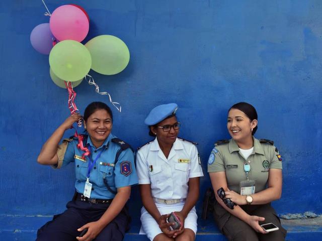 出席2016年国际妇女节庆祝仪式的联合国海地稳定特派团的女警察
