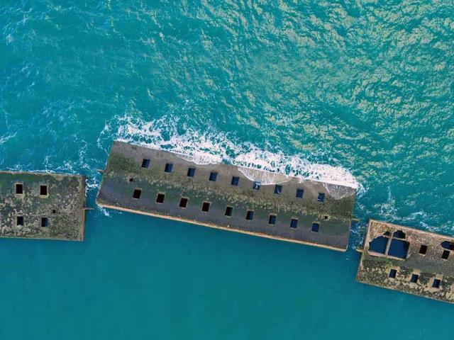 诺曼底入侵后的桑树港遗址，法国诺曼底Arromanches les Bains