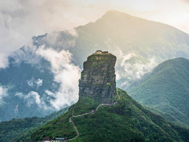 武陵山脉的最高峰梵净山，中国西南