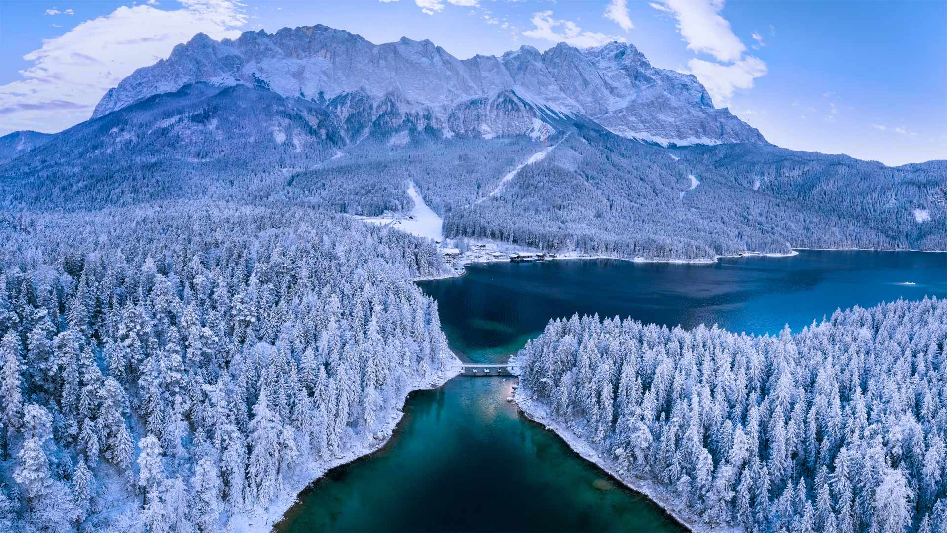 楚格峰下的艾布湖，德国巴伐利亚