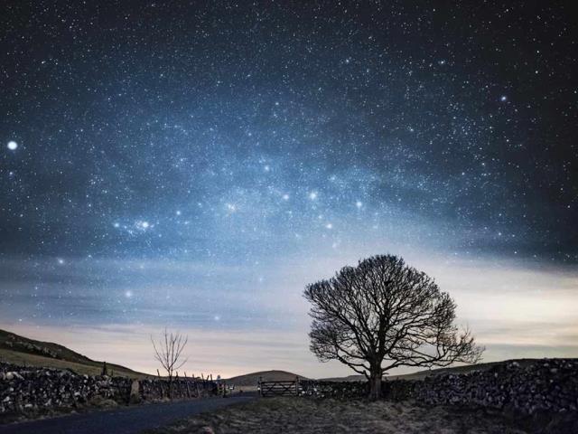 马勒姆的夜空，英国北约克郡