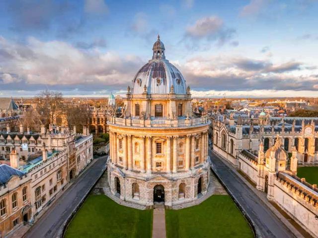 拉德克利夫图书馆，英国牛津