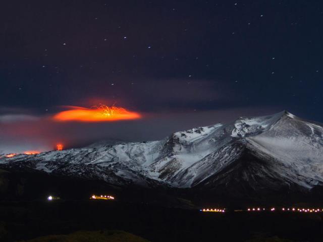 2013年正在喷发的埃特纳火山，意大利西西里岛