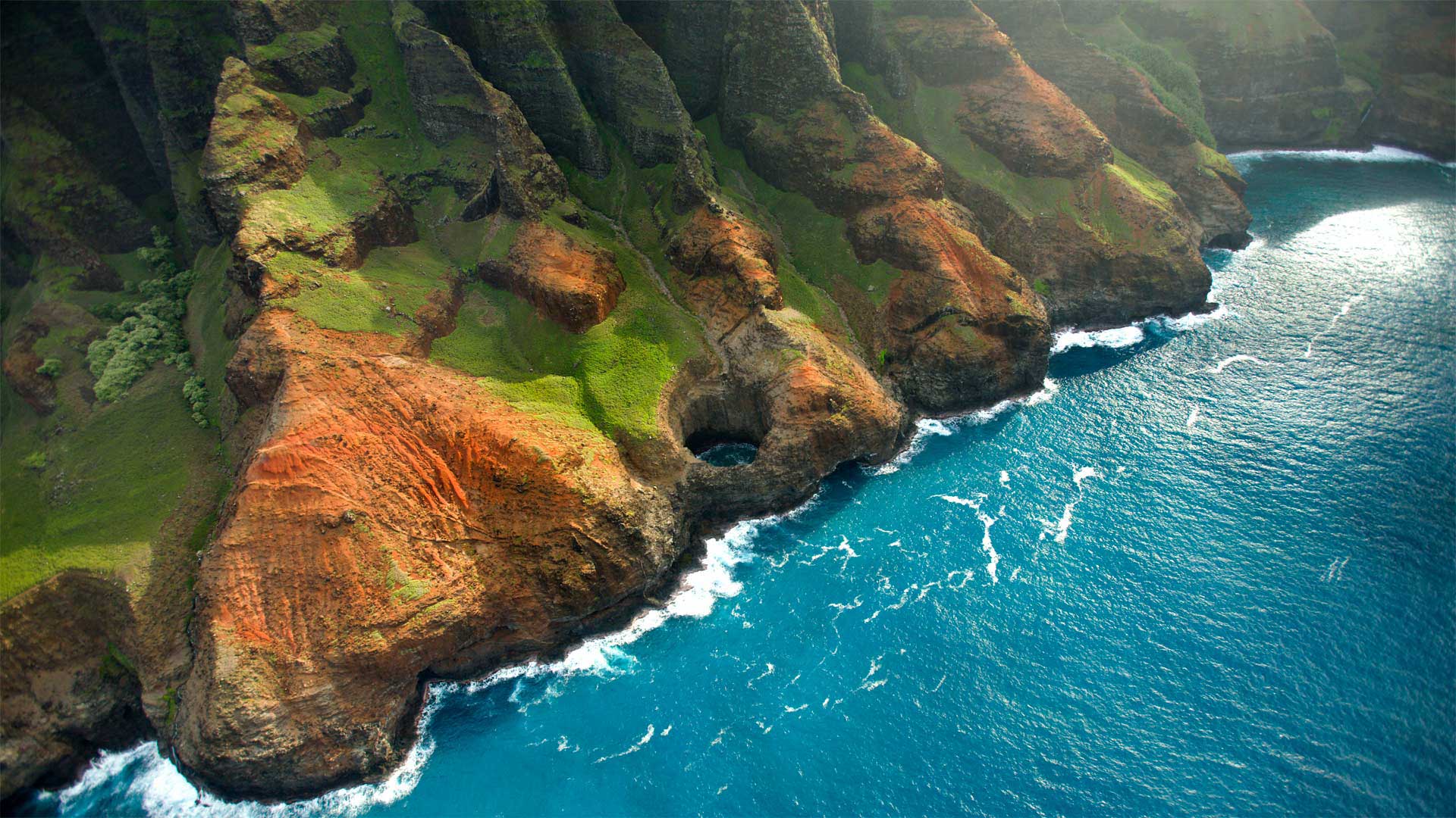 Nā pali海岸上的Bright Eye海蚀洞，夏威夷考艾岛