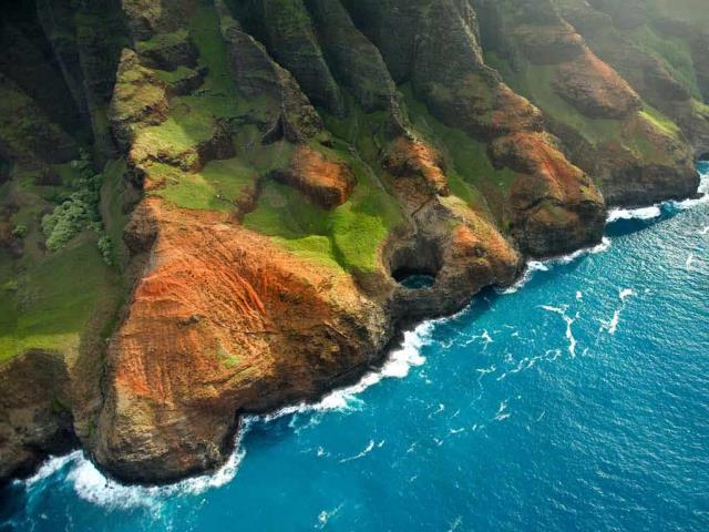 Nā pali海岸上的Bright Eye海蚀洞，夏威夷考艾岛
