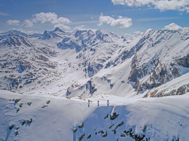 在高地陶恩山脉的滑雪旅行，奥地利巴德加斯坦