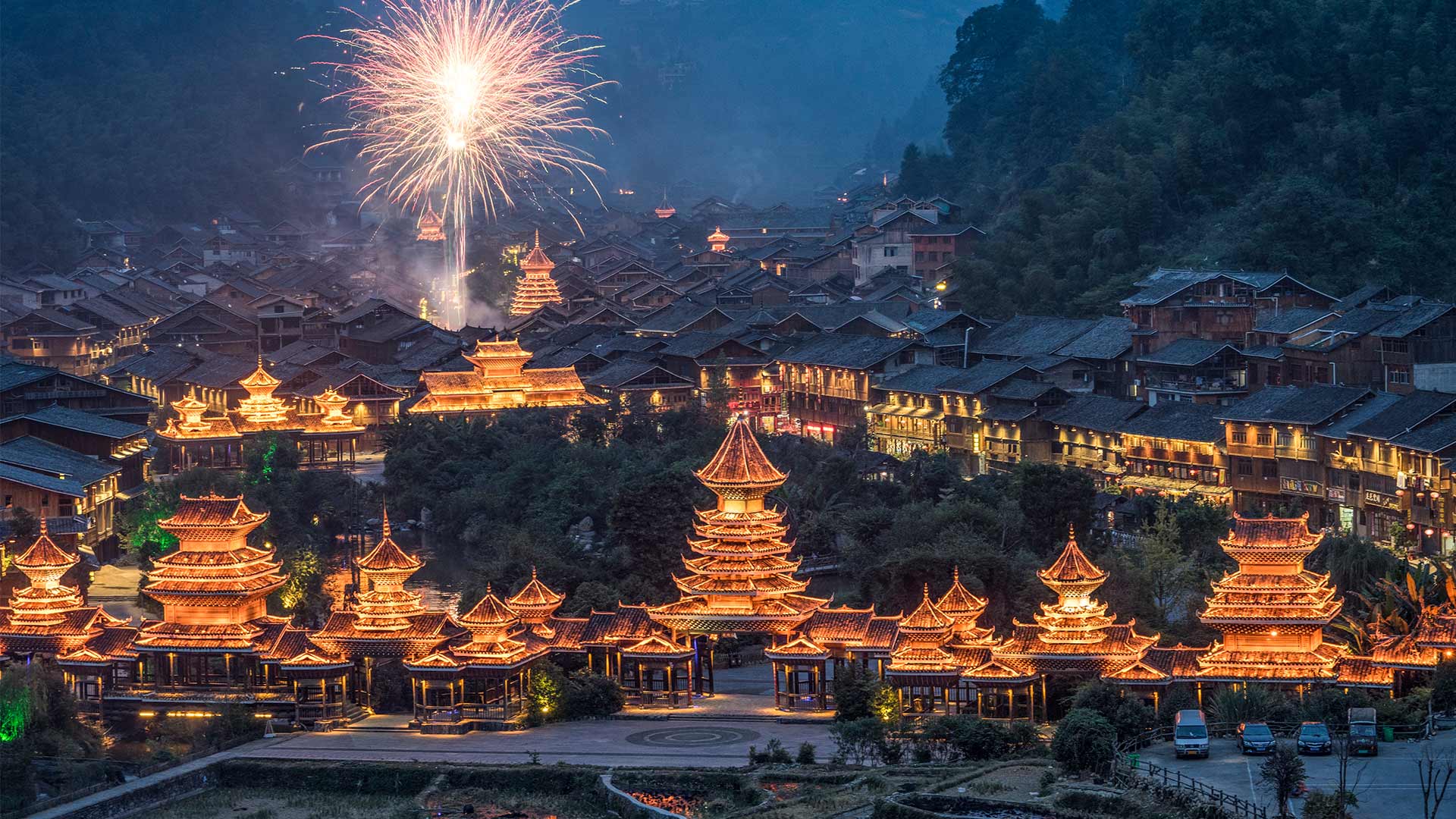 烟花绽放的除夕夜，中国