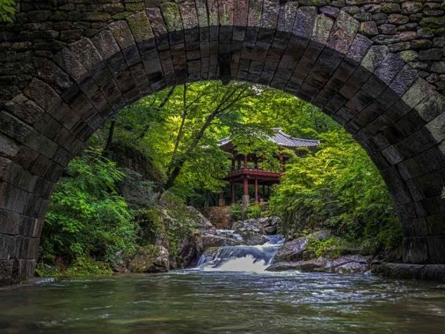 仙岩寺中的升仙桥，韩国曹溪山道立公园