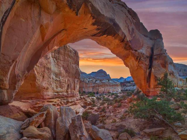 圆顶礁国家公园里的希克曼桥，美国犹他州