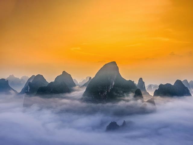 中国桂林漓江国家公园的喀斯特山脉