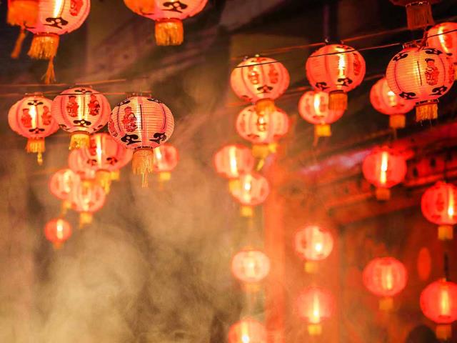 除夕夜的中国新年灯笼