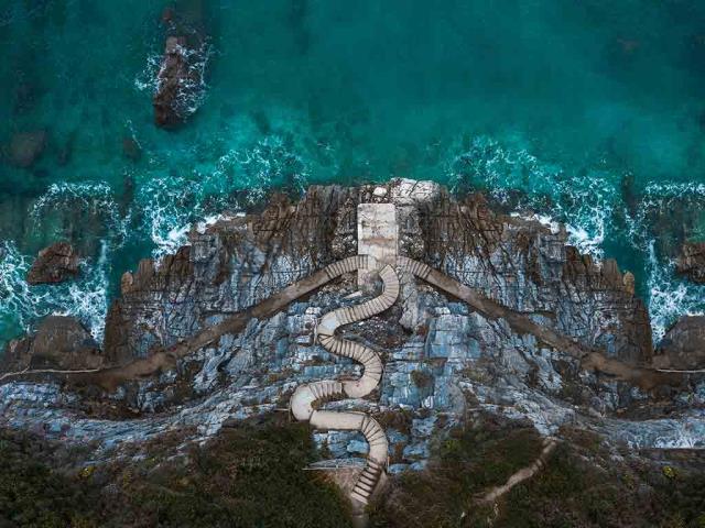 米罗伯塔莫斯海岸线上的楼梯，色萨利，希腊