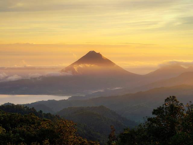 从蒙特维多看到的阿雷纳尔火山,哥斯达黎加