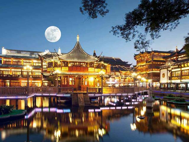 月圆之夜的豫园，上海，中国