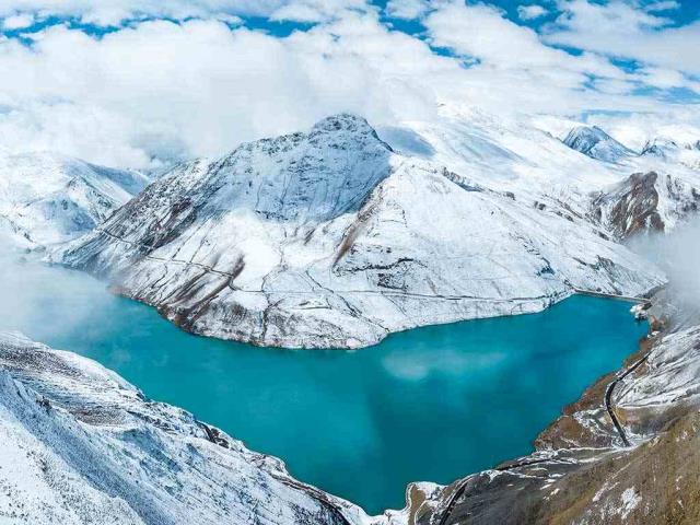 满拉水库的雪景，日喀则，中国西藏自治区