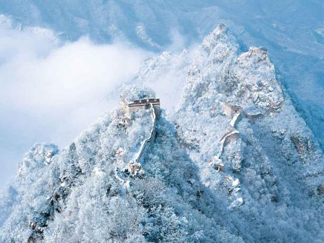 被雪覆盖的长城，中国