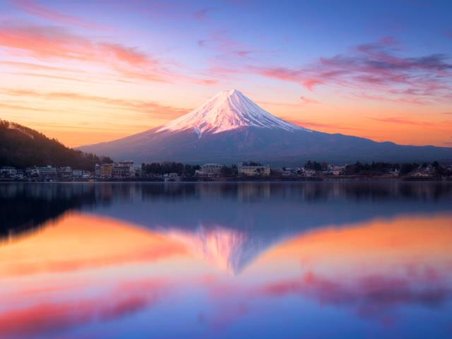 日出时分的富士山, 河口湖, 日本