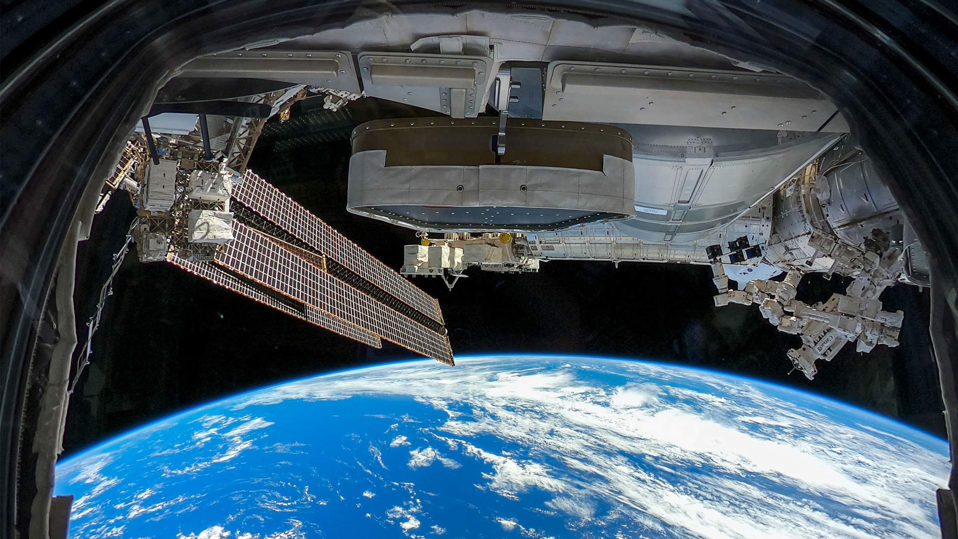 从国际空间站穹顶俯瞰南太平洋