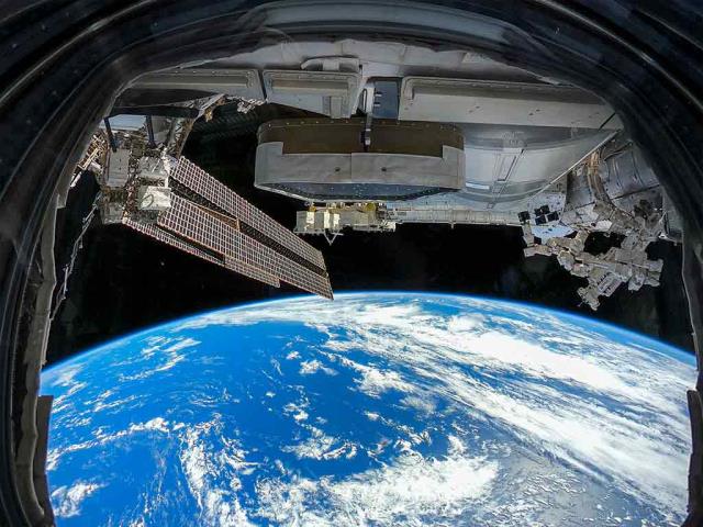 从国际空间站穹顶俯瞰南太平洋