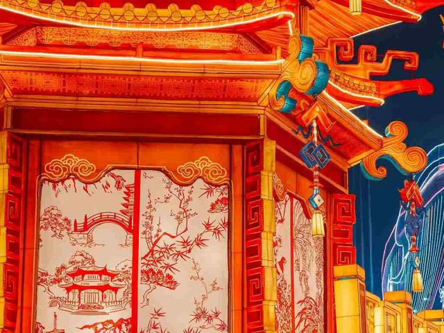 元宵节期间悬挂的宫灯，北京自贡灯会现场，北京，中国