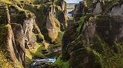 冰岛的 Fjaðrárgljúfur 峡谷