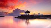 印度尼西亚，巴厘岛，沙努尔防浪堤上的观景亭