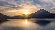日本的本栖湖和富士山