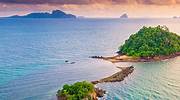 泰国普吉府安达曼海的海岸线