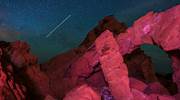 内华达州，火焰谷州立公园上空的流星